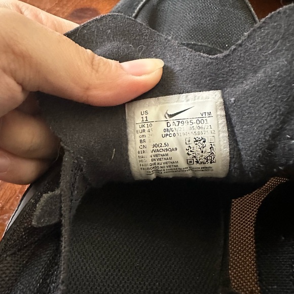 Black Nike Shoes - Picture 12 of 12